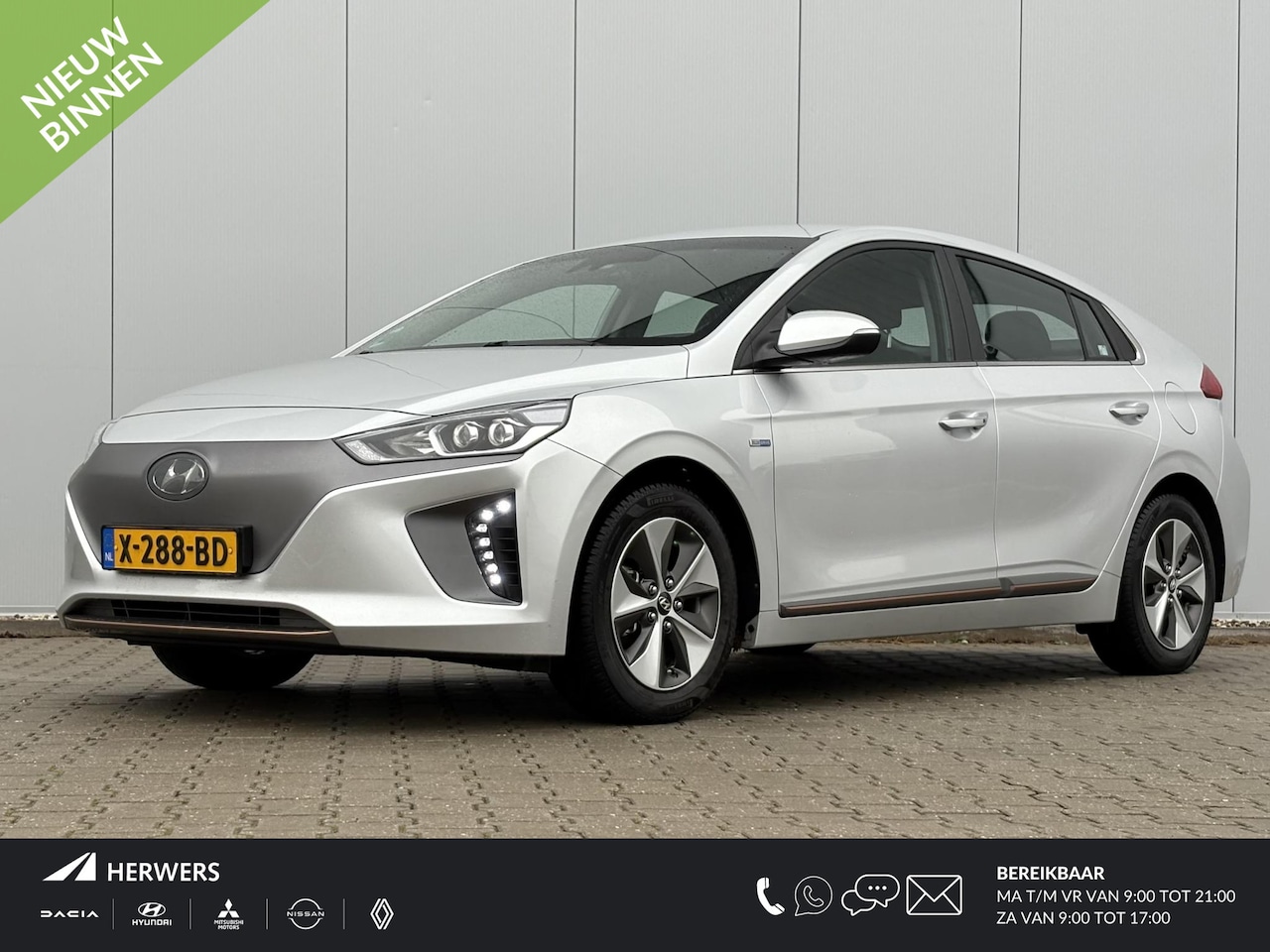 Hyundai IONIQ - Premium EV SOH 100% / Airco / Automaat / Stoelverwarming / All Season banden / Apple Carpl - AutoWereld.nl