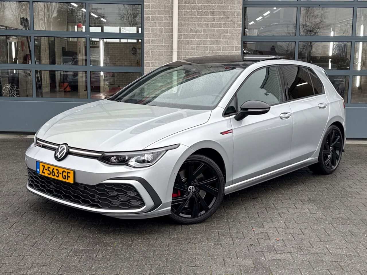 Volkswagen Golf - 2.0 TSI GTI |SCHUIFDAK | NIEUWSTAAT! | - AutoWereld.nl