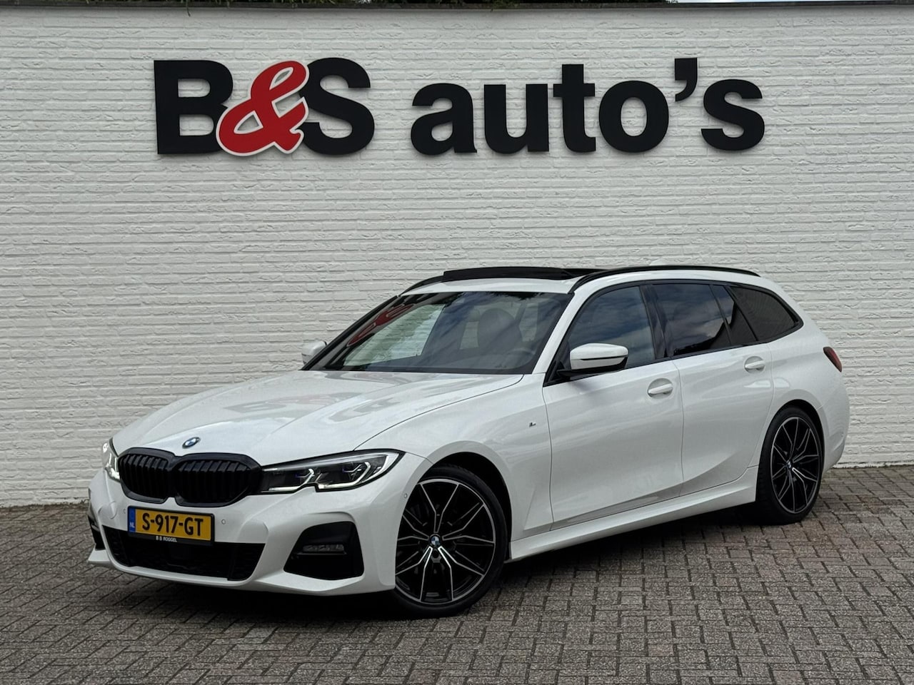 BMW 3-serie Touring - 320i High Exec. M-Sport individual Sfeer Leder Camera Carplay Trekhaak Led - AutoWereld.nl