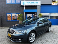 Skoda Octavia - 1.4 TSI Greentech Style Businessline 150PK|Xenon/Led|DSG|Leder/Alcantara|StoelVW|Cruise|DA