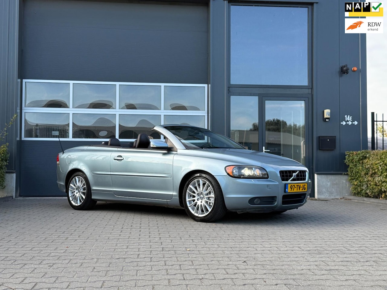 Volvo C70 Convertible - 2.4i Summum AUT (170pk) LEER RTI XENON TREKHAAK - AutoWereld.nl
