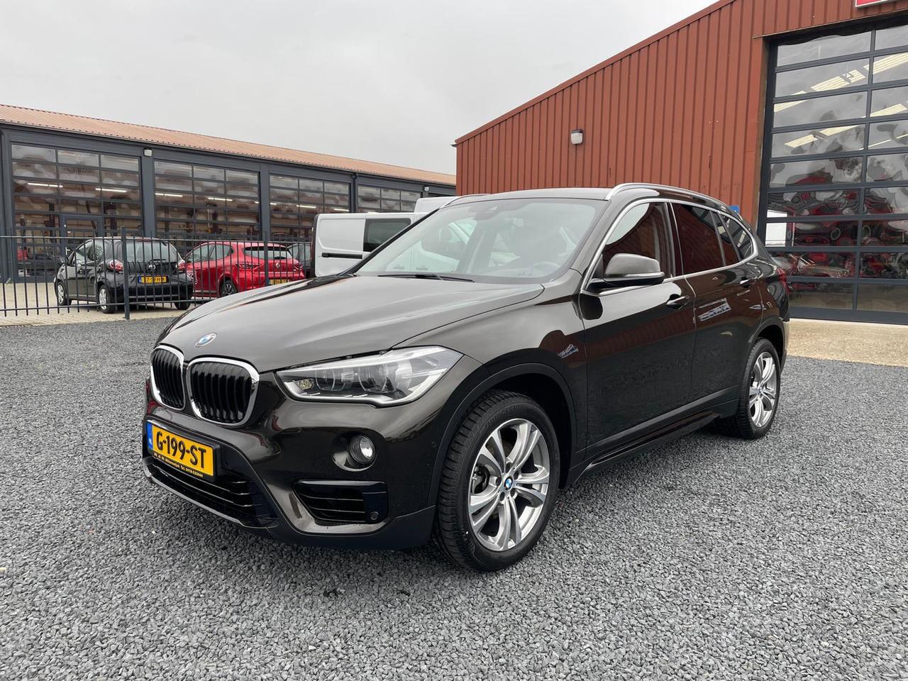 BMW X1 - 1.8I SDRIVE AUTOMAAT TREKHAAK - AutoWereld.nl