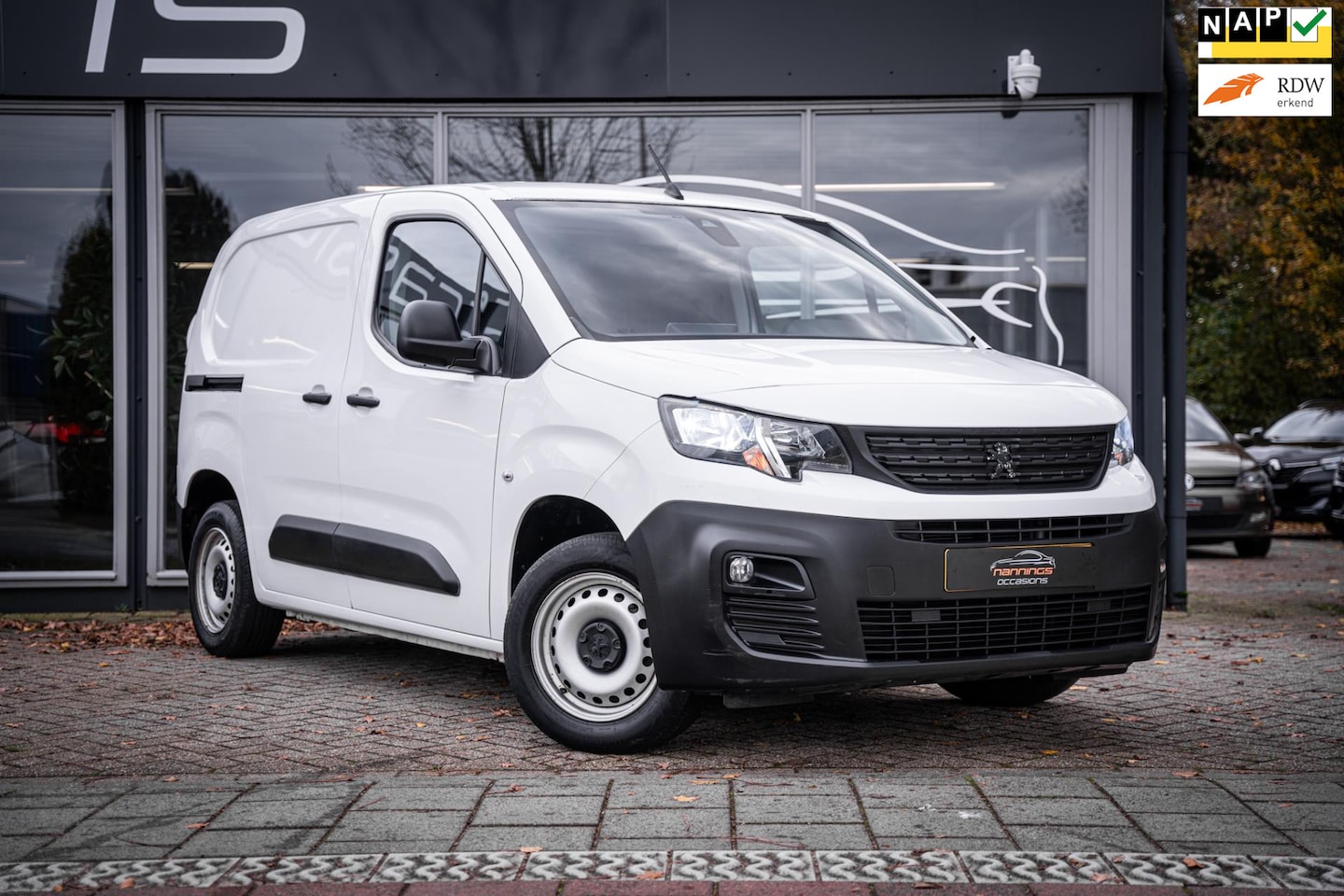 Peugeot Partner - 1.6 BlueHDI Premium|Airco|Apple Carplay|Trekhaak|Navi|Cruise|PDC| - AutoWereld.nl