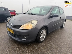 Renault Clio - 1.6-16V Dynamique S Airco Cruise PDC HalfLeder 2Eig