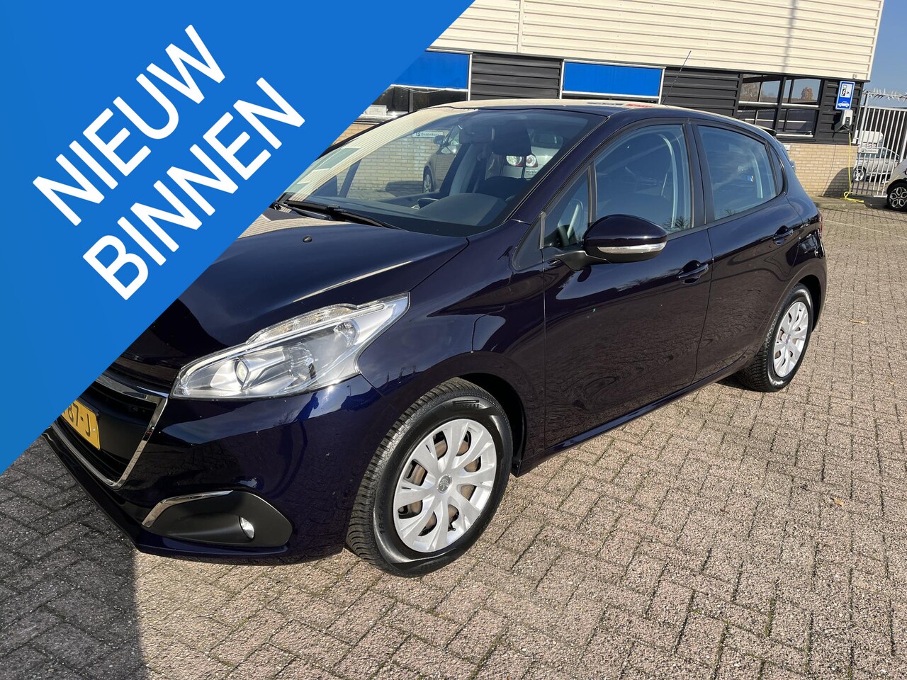 Peugeot 208 - 1.2 PureTech Blue Lion Complete uitvoering, goed onderhouden. Navigatie, PDC, telefoonvoor - AutoWereld.nl