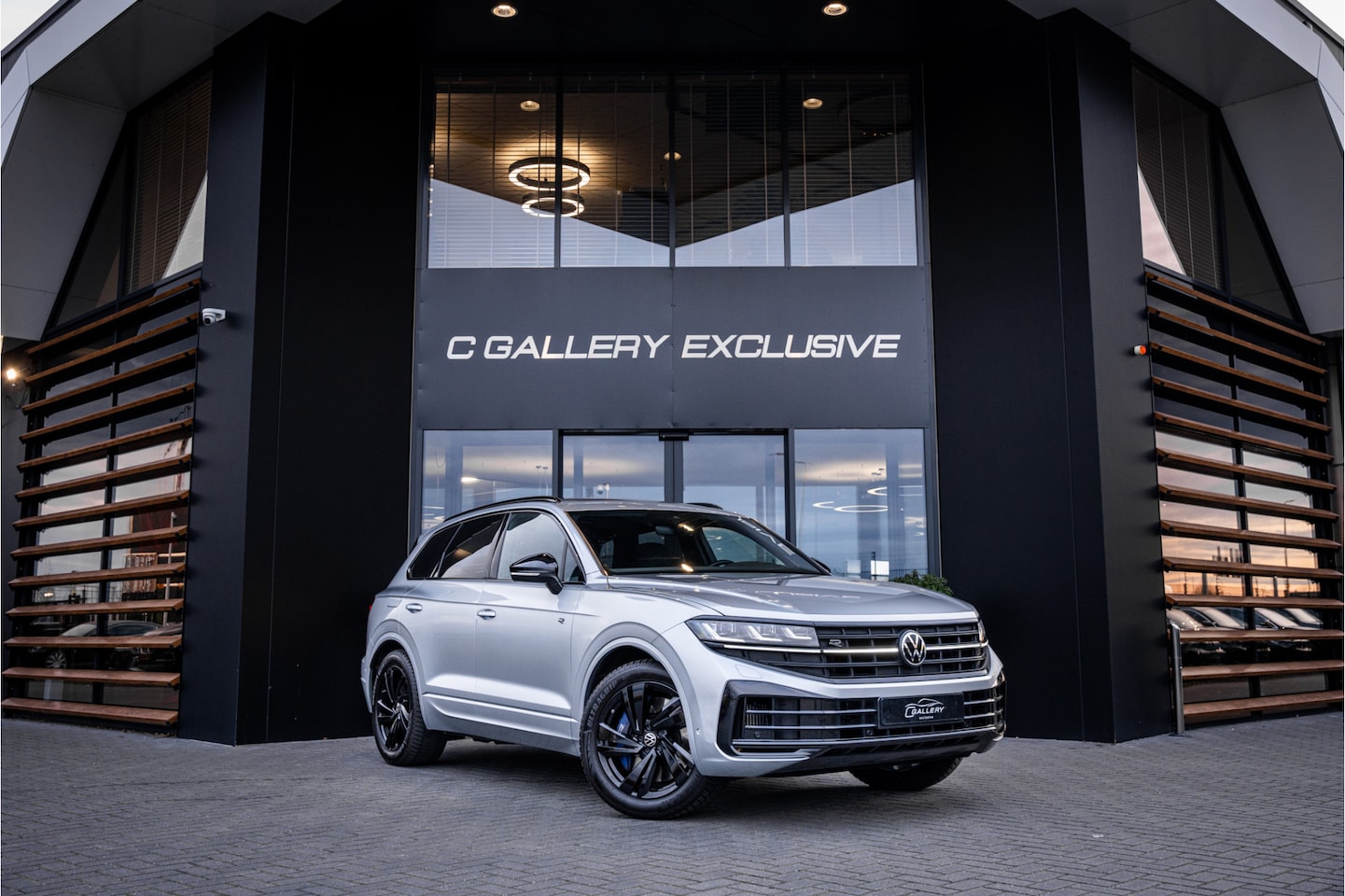 Volkswagen Touareg - 3.0 TSi eHybrid 4MOTION R - Panorama | Stoelkoeling & Massage | Luchtvering - AutoWereld.nl