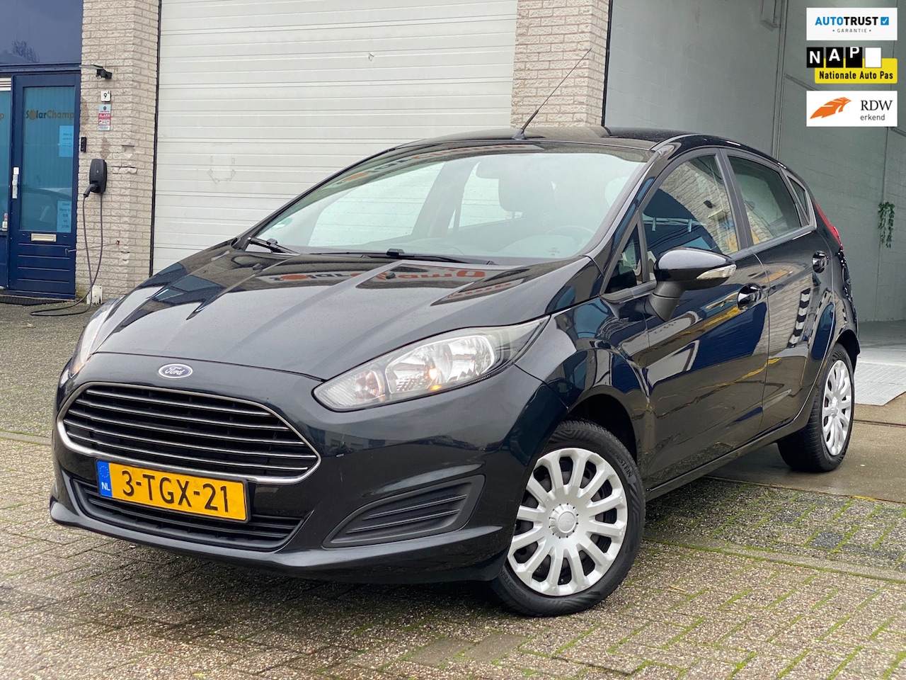 Ford Fiesta - 1.0 Style/nap/3e EIG/ dealeronderhouden/ 1jaar apk/ airco/ trekhaak/ EL-ramen. - AutoWereld.nl