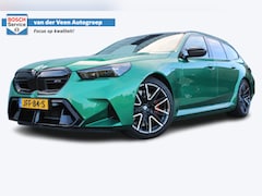 BMW 5-serie Touring - M5 | Direct leverbaar | Adaptieve cruise control | Uitklapbare trekhaak | 360° camera | Ap