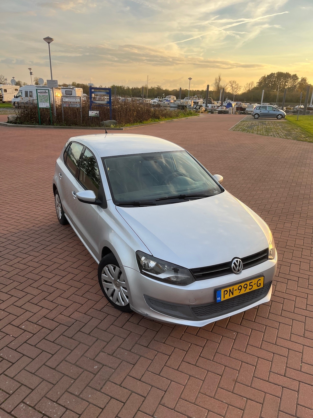 Volkswagen Polo - 1.4-16V Comfortline 5-drs airco met lederen bekleding en (deels) apk tot 13-2-2026 - AutoWereld.nl