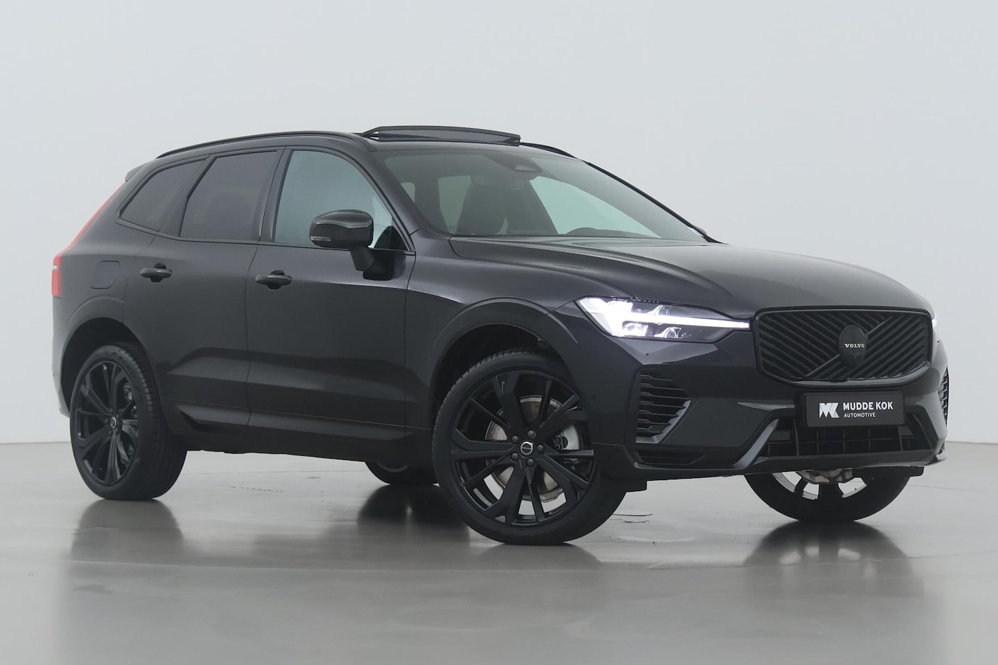 Volvo XC60 - T6 Plug-in hybrid Plus Black Edition | FACELIFT | MY2026! | Luchtvering | Head-Up | 360° C - AutoWereld.nl