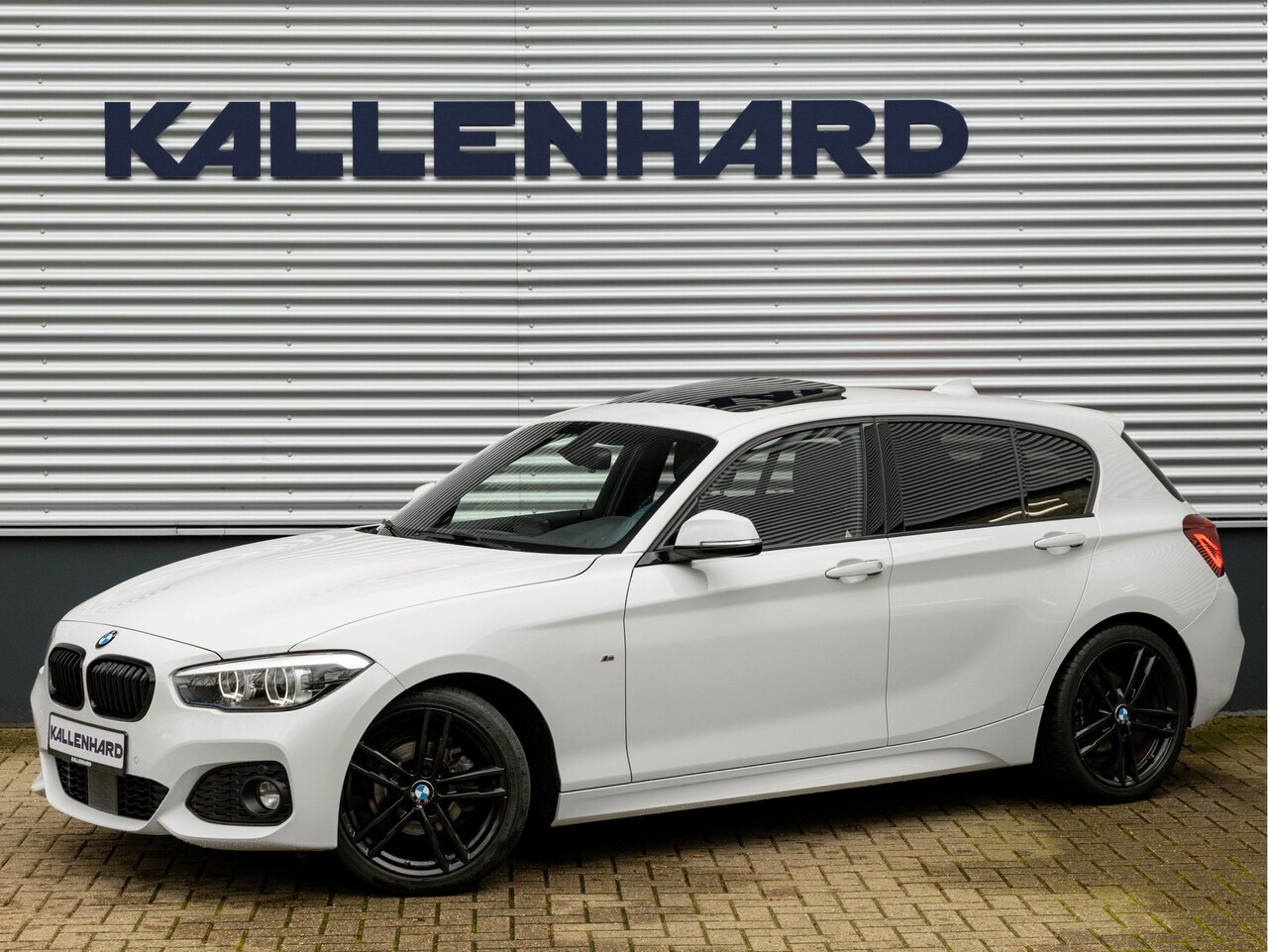 BMW 1-serie - 118i M-Sport - Dak - Harman Kardon - ACC - Navi Prof - Shadow Edition - AutoWereld.nl