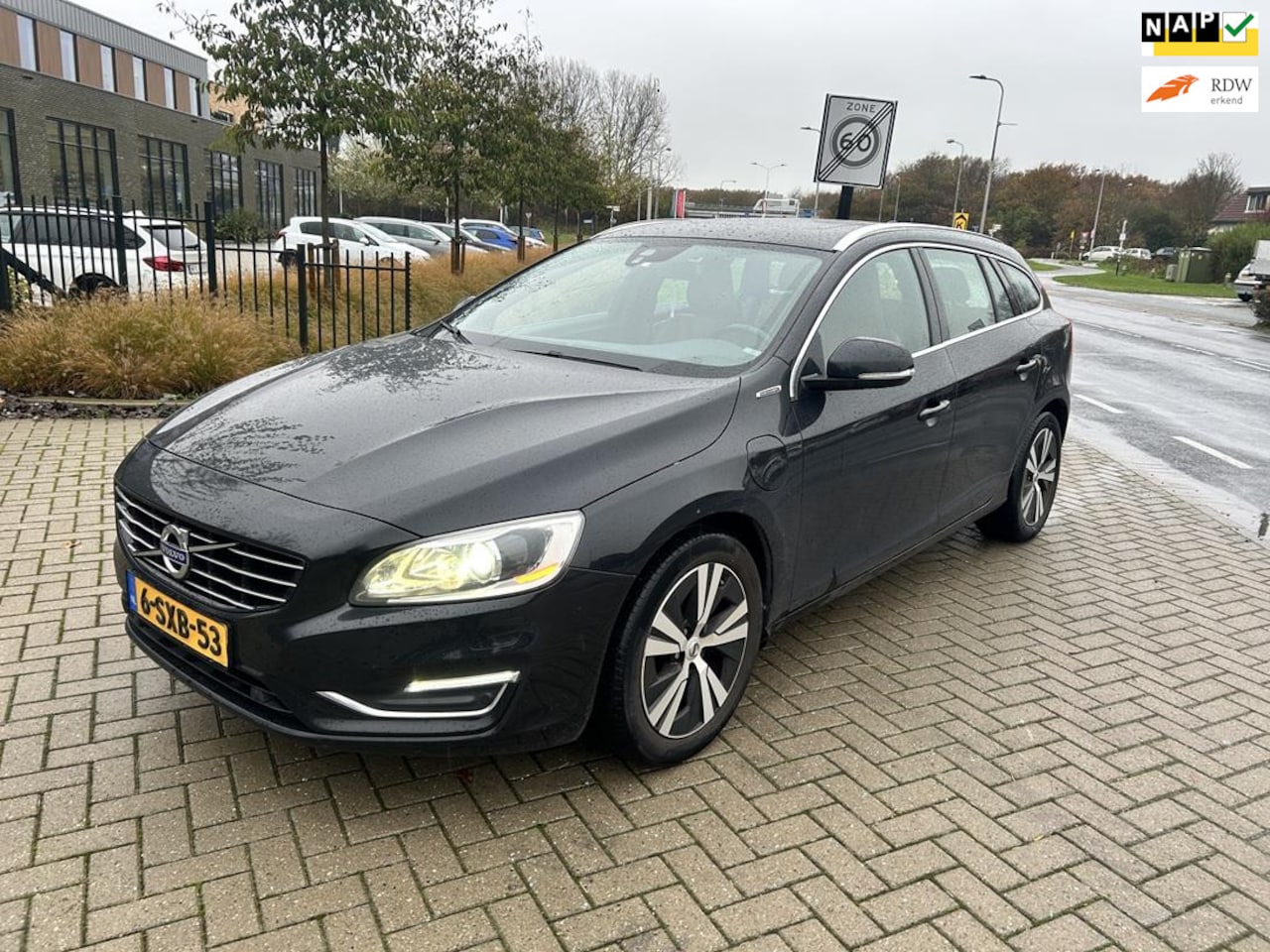 Volvo V60 - 2.4 D6 AWD Plug-In Hybrid Summum NAVI LEDER! NWE APK! - AutoWereld.nl