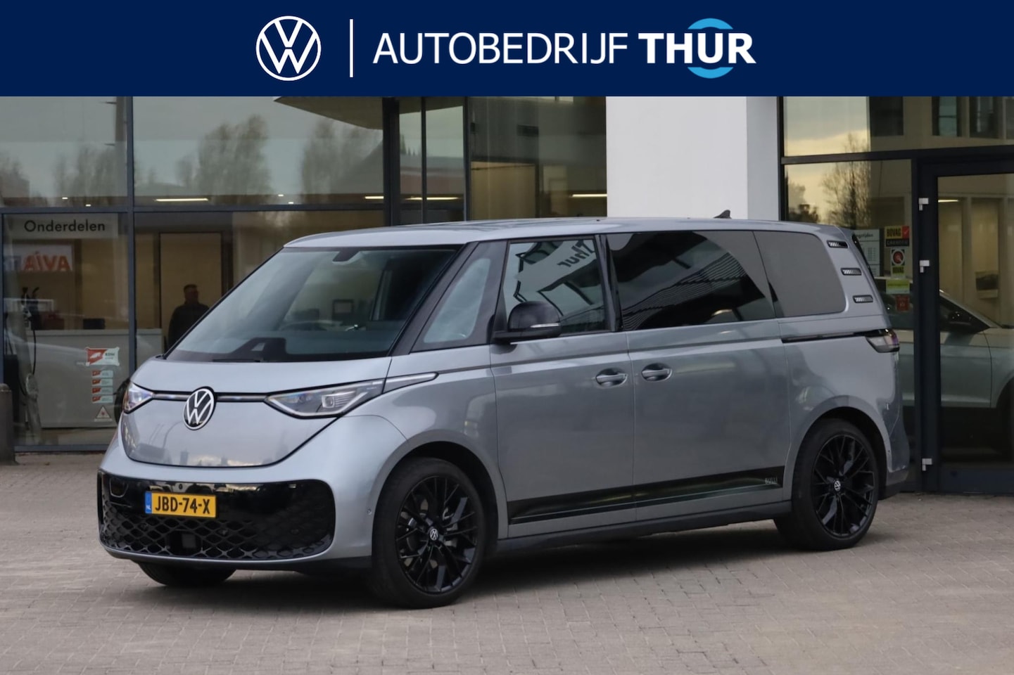 Volkswagen ID. Buzz - Pro Bulli 86 kWh LWB 7p. Pro Bulli 86 kWh LWB 7p. 286PK / 210kW, 7 persoons, warmtepomp, LED Matrix IQ.Light, rondo - AutoWereld.nl