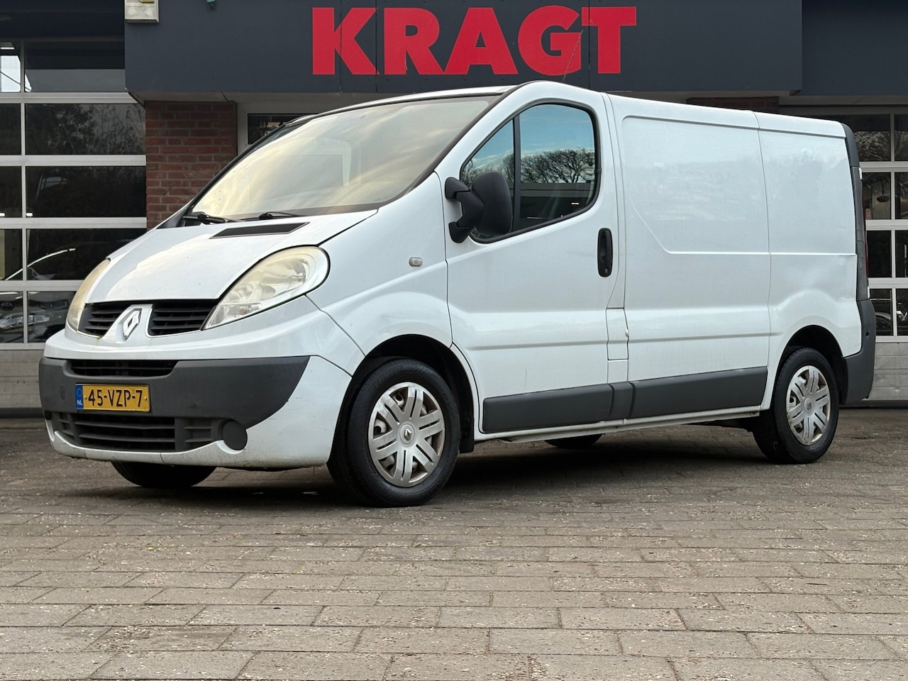 Renault Trafic - 2.0 dCi T29 L1H2|NAP|airco|navi|trekhaak|drie zitplaatsen|elektrisch pakket/APK 24-07-2026 - AutoWereld.nl