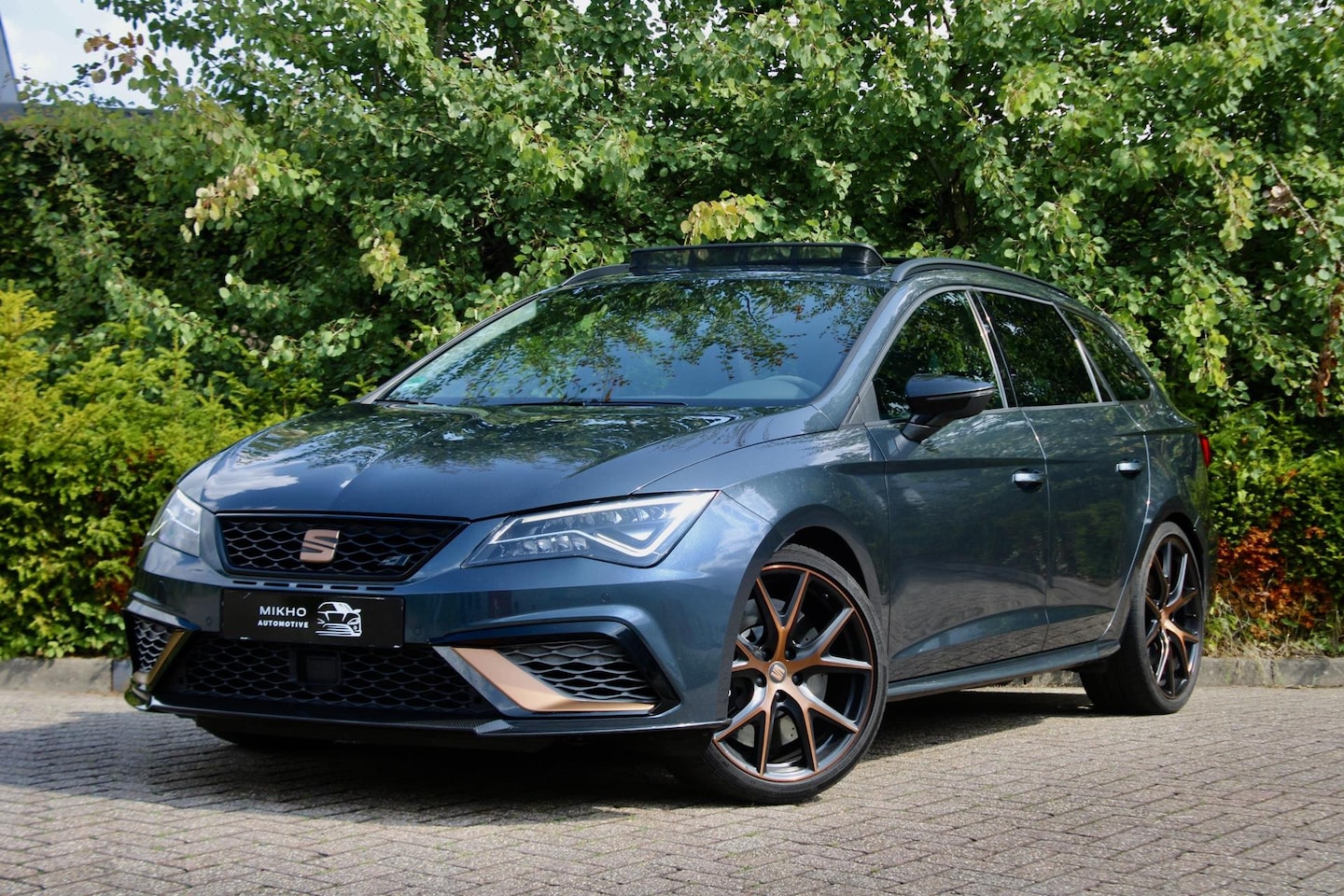 SEAT Leon ST - 2.0 TSI CUPRA R 4Motion | Schaalstoelen | Panoramadak | Virtual dashboard | Keyless | Beat - AutoWereld.nl