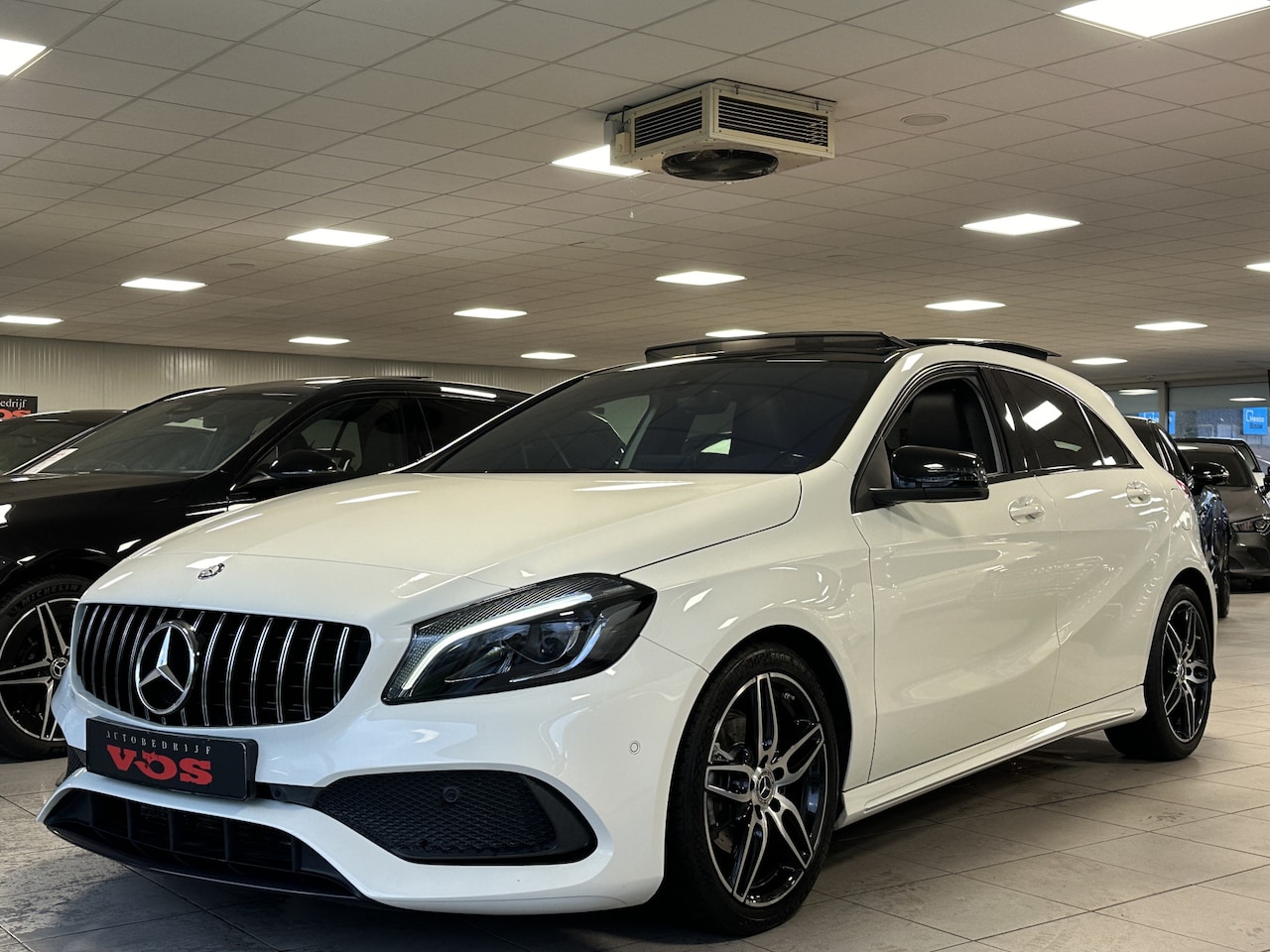 Mercedes-Benz A-klasse - 180 AMG-Line | Panodak | Cruise | Navi | NL Auto - AutoWereld.nl