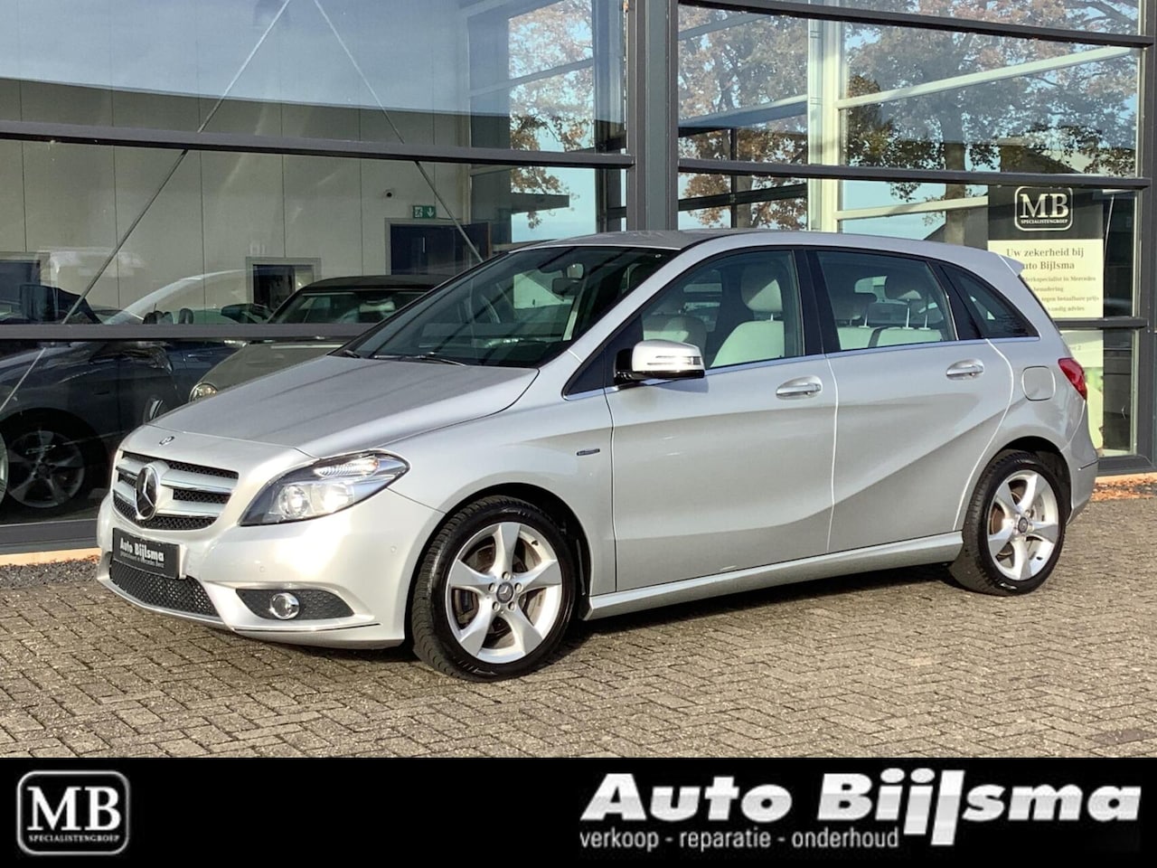 Mercedes-Benz B-klasse - 180 Ambition automaat, cruise, parkeersensoren, stoelverwarming - AutoWereld.nl