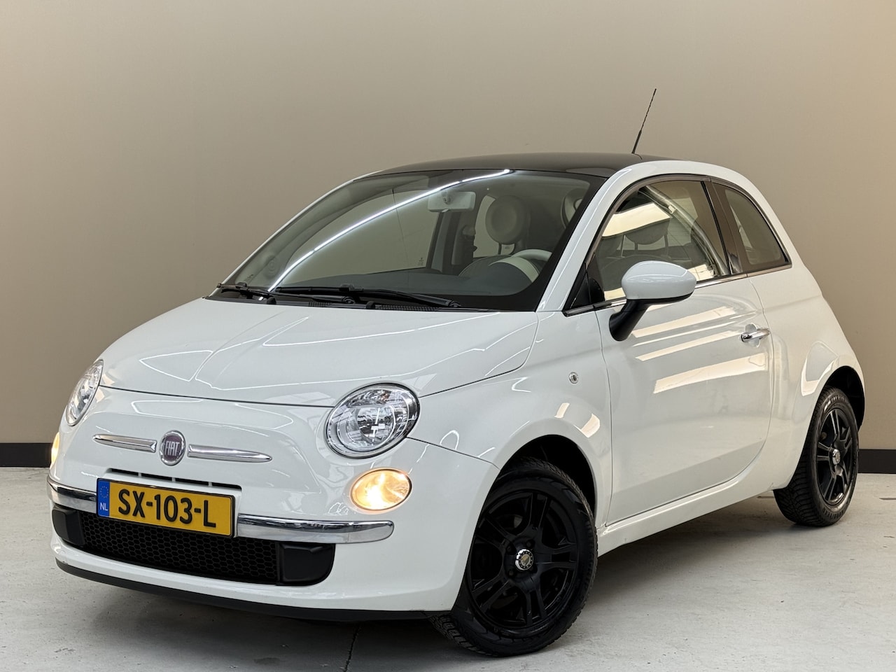 Fiat 500 - 1.2 Lounge 1.2 Lounge, 70Pk, 2010, Panoramadak, Climate control, Stuurbediening, Lichtmetalen velgen, - AutoWereld.nl