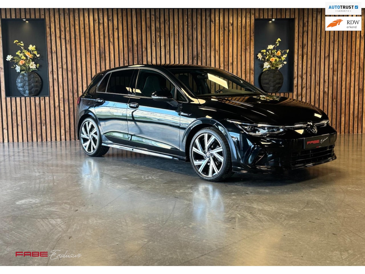 Volkswagen Golf - 1.5 eTSI R-Line/PANORAMA/IQ.LIGHT/CAMERA/CARPLAY/SFEERVERLICHTING/HARMAN/KARDON - AutoWereld.nl