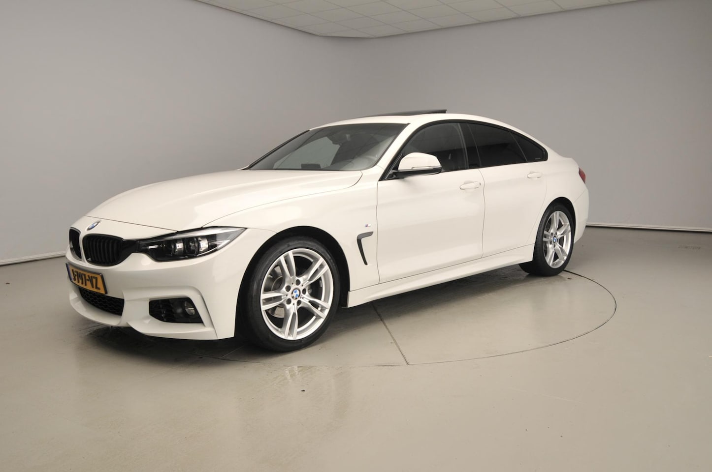 BMW 4-serie Gran Coupé - 418i | M-Sportpakket | LED | Leder | Navigatie | Schuifdak | Stoelverwarming | DAB | Alu 1 - AutoWereld.nl