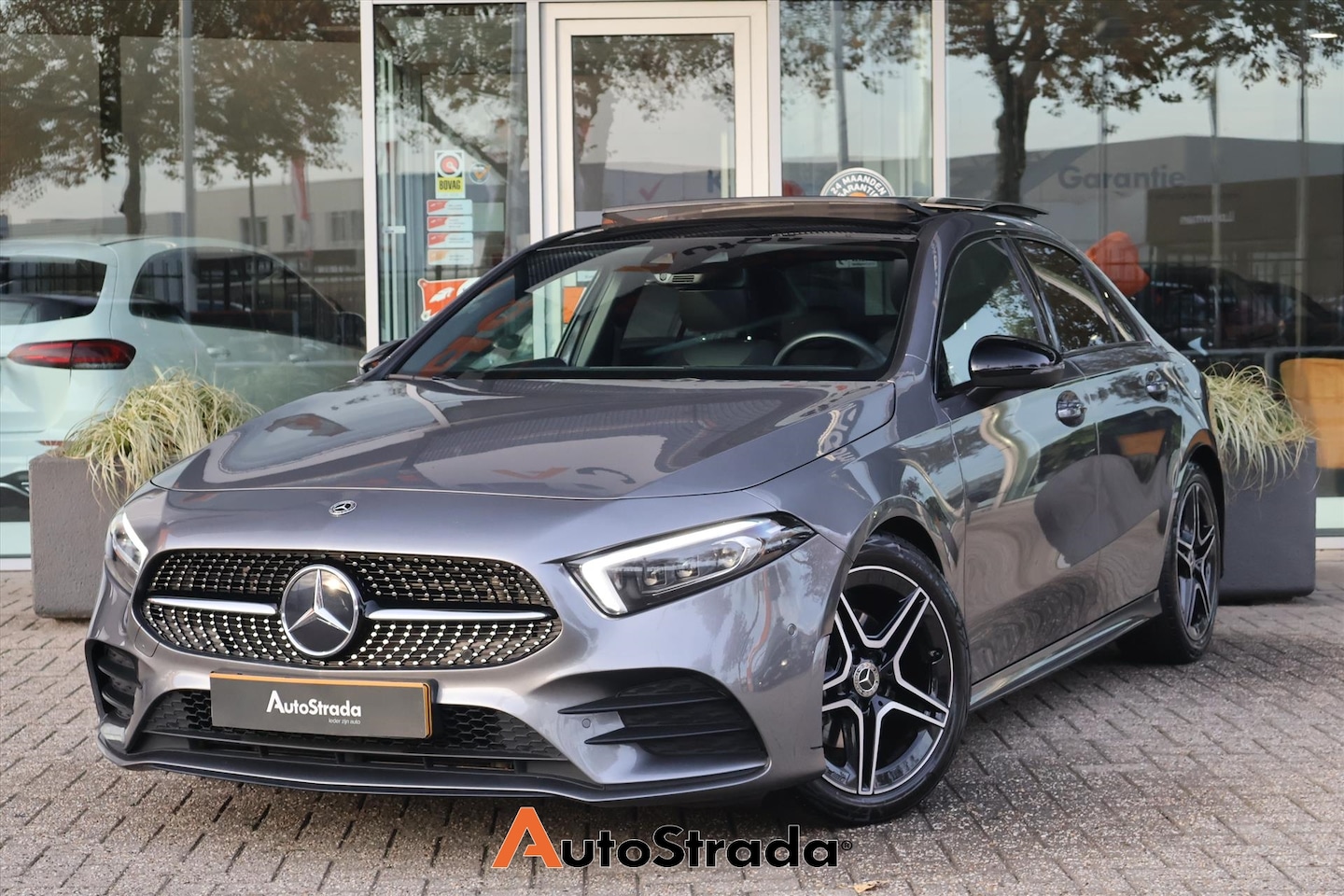 Mercedes-Benz A-klasse - Limousine A 180 AMG-Line 136pk | Memory | Multibeam | Pano | Sfeer | Climate | Cruise | Ca - AutoWereld.nl