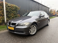 BMW 3-serie - 318i Executive / AIRCO / STOELVERWARMING / KEYLESS / ROLLO / 165dkm