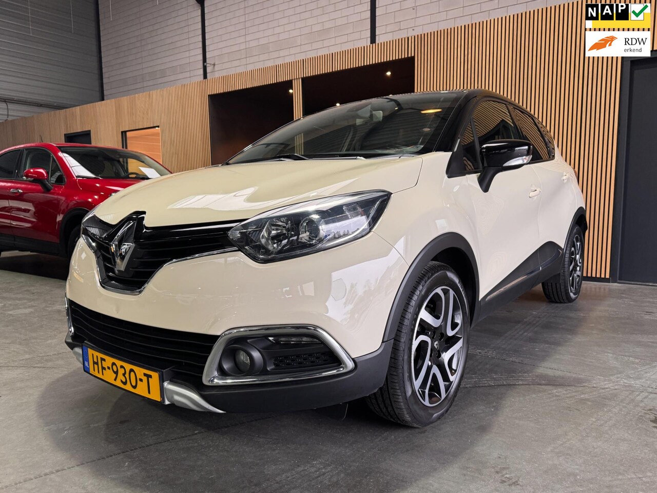 Renault Captur - 1.2 TCe Xmod Camera|Keyless|Trekhaak|Leder|APK|NAP - AutoWereld.nl