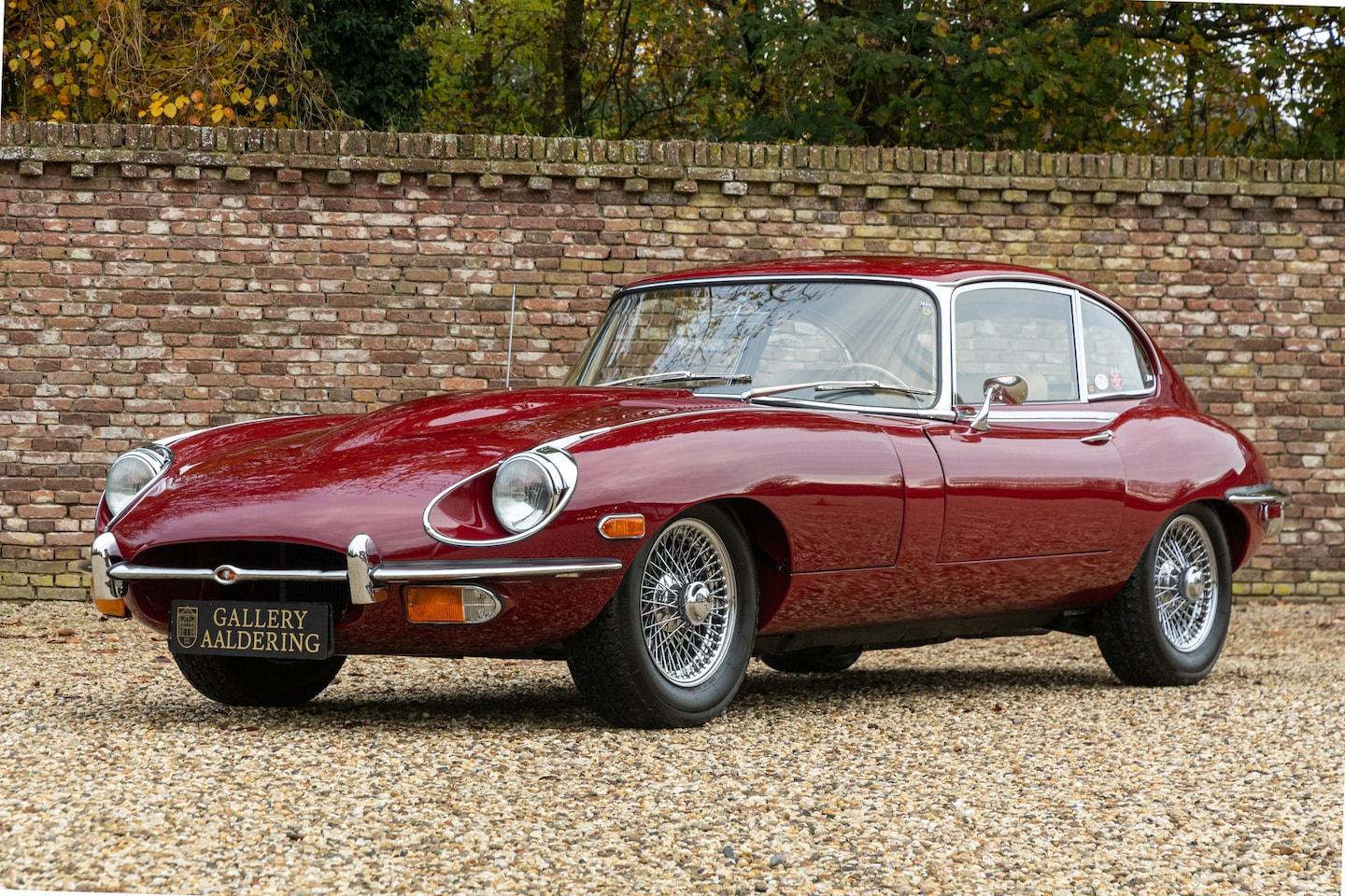 Jaguar E-type - 4.2 Litre 2+2 Coupe Series 2 "Automatic" European “Nut and Bolt” restoration from 2013 til - AutoWereld.nl