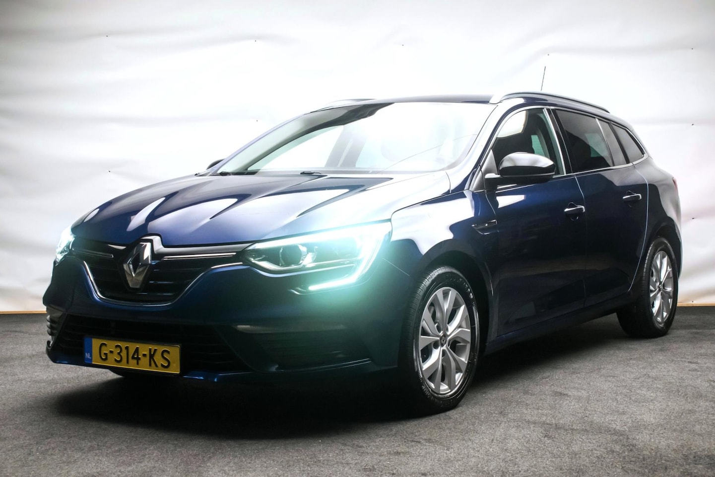 Renault Mégane Estate - 1.3 TCe Limited [ Keyless Carplay Trekhaak LED 1e Eigenaar ] - AutoWereld.nl