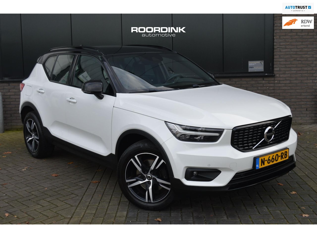 Volvo XC40 - BTW| R-Design|Harman/Kardon|Trekhaak|Camera - AutoWereld.nl