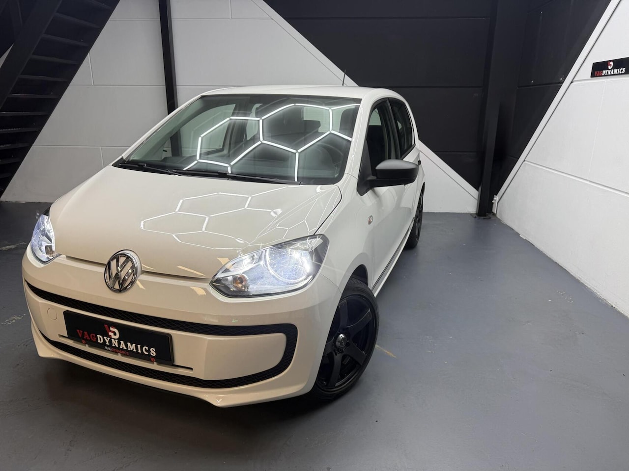 Volkswagen Up! - 1.0 BlueM 5DRS LED CARPLAY AIRCO ORIG NL NAP - AutoWereld.nl