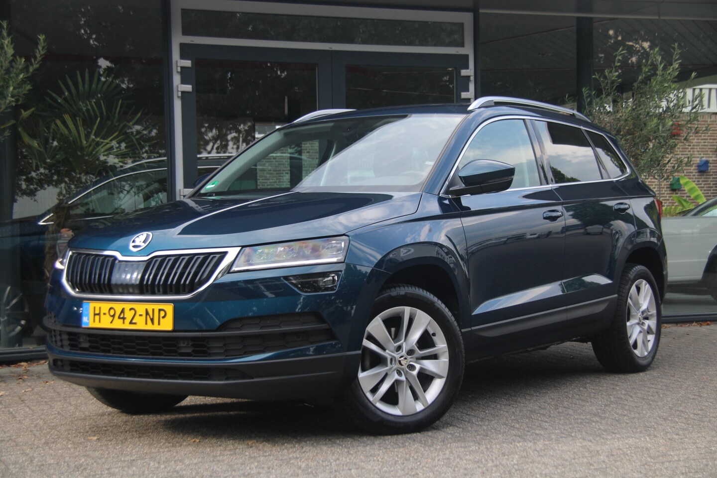 Skoda Karoq - 1.5 TSI ACT Business Edition | Virtual Cockpit | Trekhaak | Achteruitrijcamera | - AutoWereld.nl