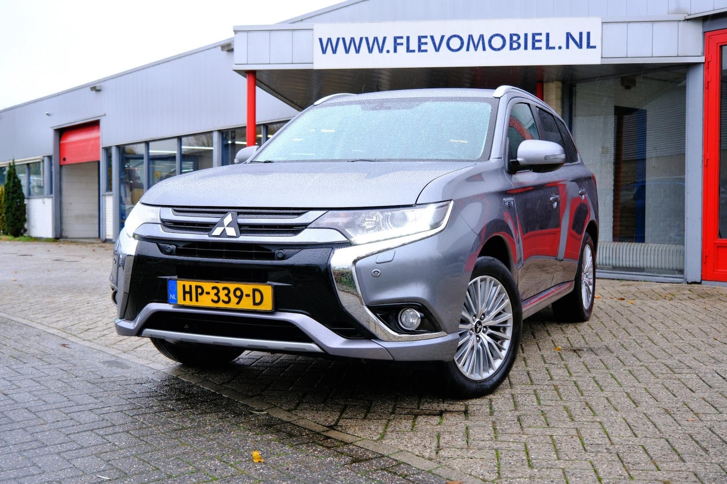 Mitsubishi Outlander - 2.0 PHEV Executive Edition Aut. Navi|Leder-Alcantara|Cam|LMV - AutoWereld.nl