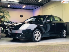 Alfa Romeo Giulietta - 1.4 T/ Cruise/PDC/Carplay/Xenon