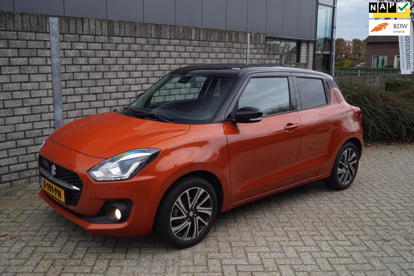 Suzuki Swift - 1.2 Style Smart Hybrid 5 Deurs Navi Camera Clima Adaptieve Cruise Stoelverw Apple Carplay - AutoWereld.nl