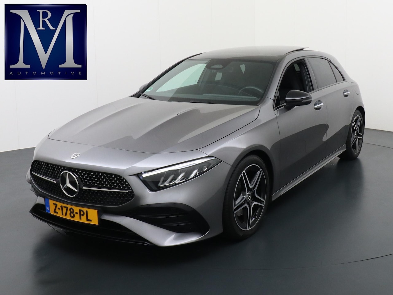 Mercedes-Benz A-klasse - 200 AMG Line FACELIFT | 163PK | Night-pakket | Panoramadak | Ambienteverlichting | Dodehoe - AutoWereld.nl