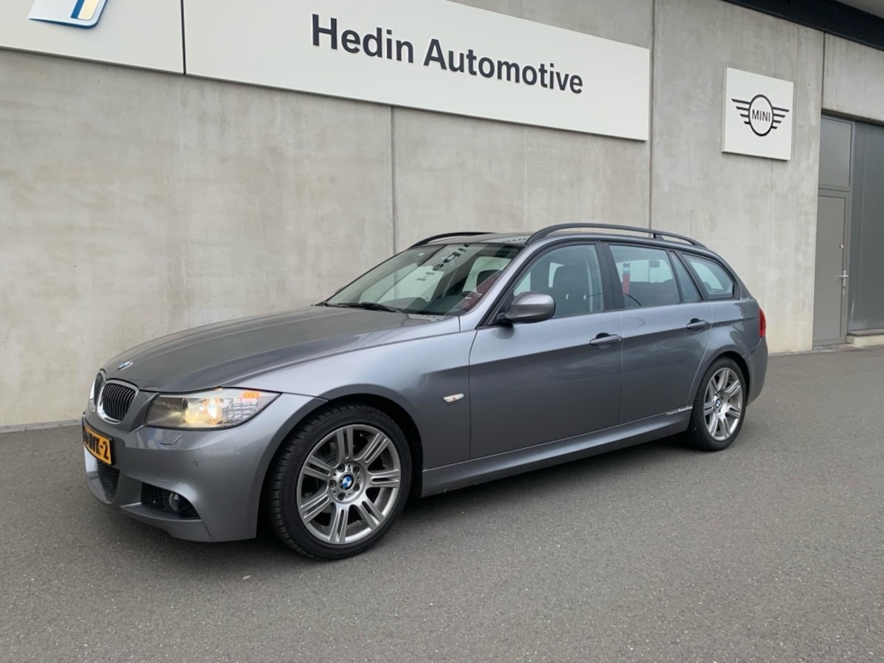 BMW 3-serie Touring - 318i Automaat 2010 M-Pakket Pano Youngtimer - AutoWereld.nl