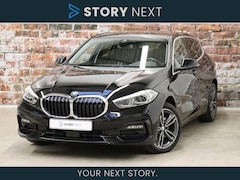 BMW 1-serie - 118i Sport Line Automaat / Navigatiesysteem Professional / 17 Inch / Parkeersensoren voor+