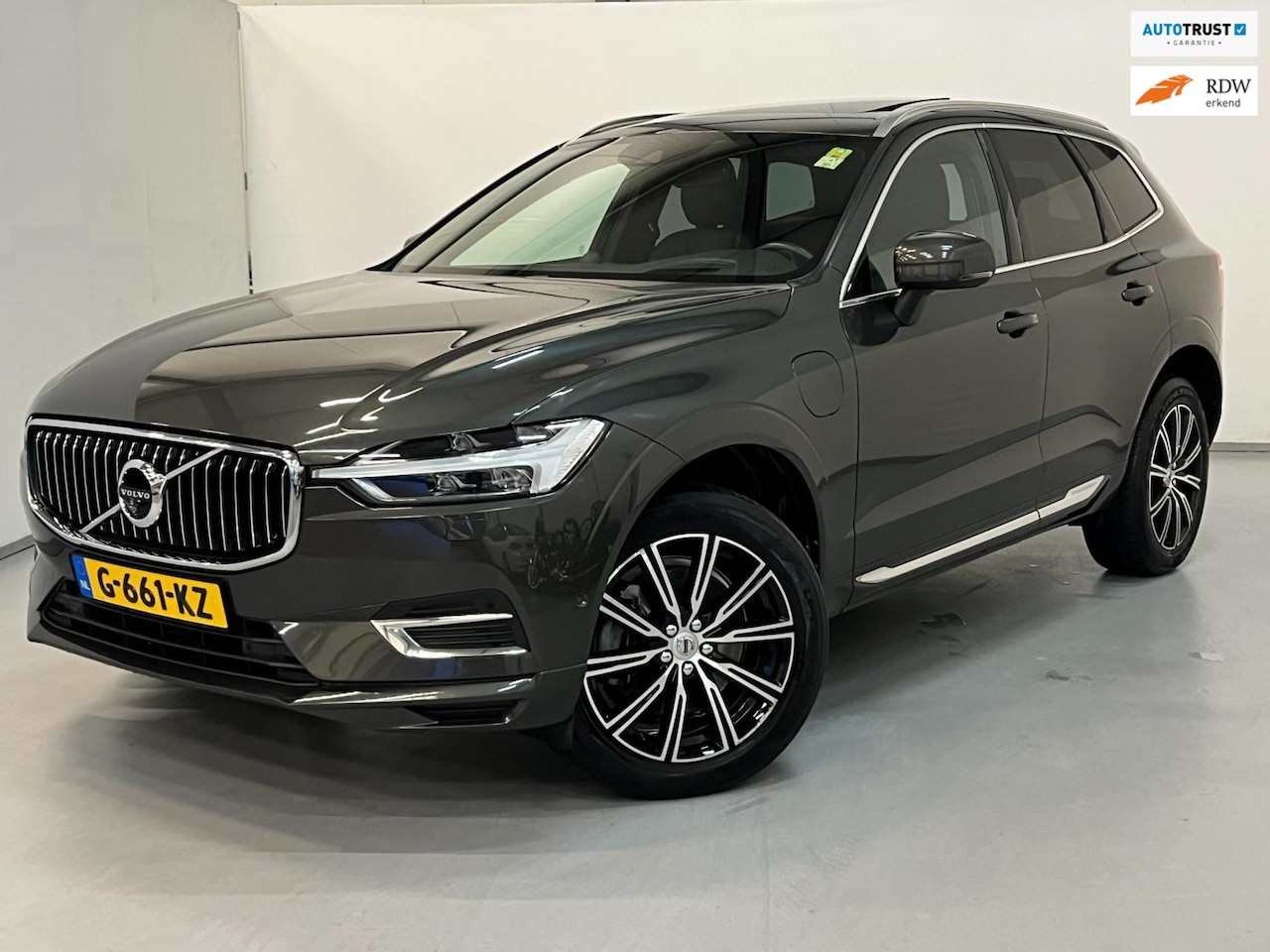 Volvo XC60 - 2.0 T8 Twin Engine AWD Inscription / BTW / B&W / Masaage - AutoWereld.nl
