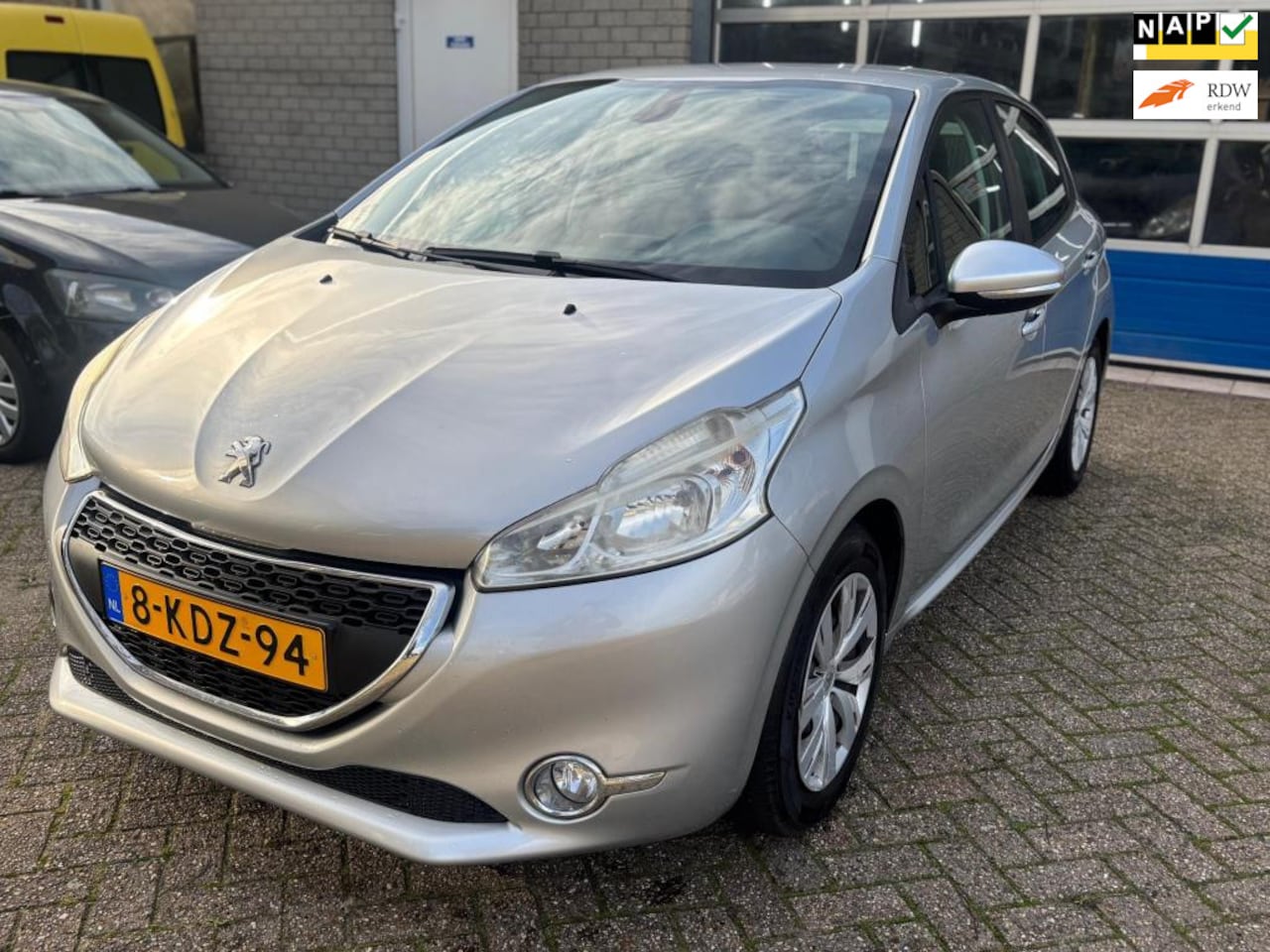 Peugeot 208 - 1.2 VTi Envy|Clima|Cruise|Pdc|5DRS - AutoWereld.nl