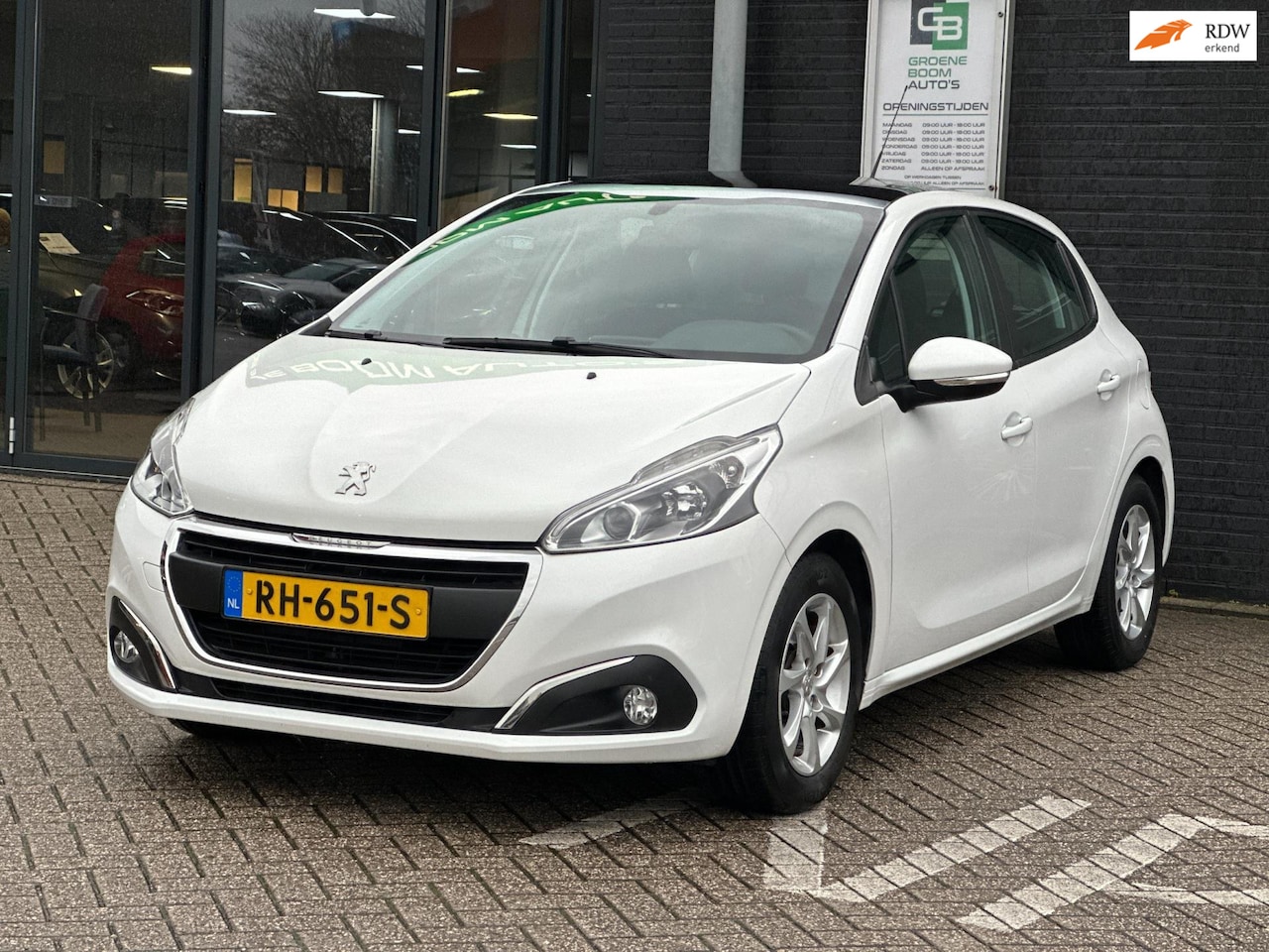 Peugeot 208 - 1.2 PureTech Allure/PANO-DAK/NAVI/AIRCO/NETTE STAAT!! - AutoWereld.nl