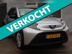Toyota Aygo X - 1.0 VVT-i S-CVT Play 5-deurs AUTOMAAT, 18000 km boekjes, 2x sleutel, nieuwstaat, netjes zu