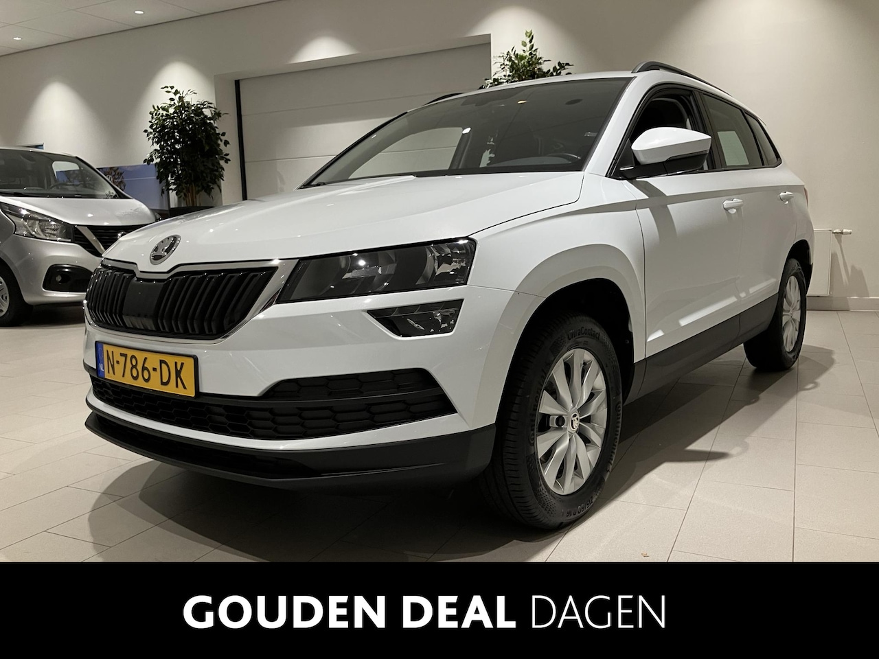Skoda Karoq - 1.5 TSI ACT Business Edition 150 PK | Automaat | Apple Carplay | Parkeersensoren Achter | - AutoWereld.nl
