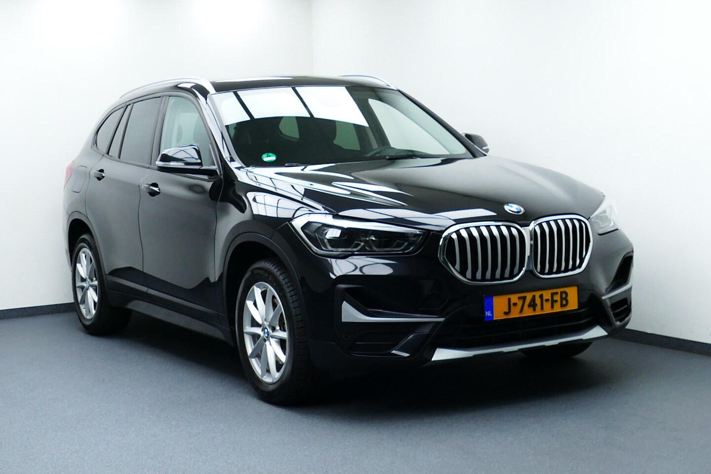BMW X1 - sDrive18i High Executive. Camera, StoelVerw, Led Koplampen, Haak 1700kg - AutoWereld.nl