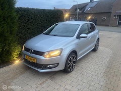 Volkswagen Polo - 1.2 - 12V LIFE 5 DRS MET GEREVISEERDE MOTOR
