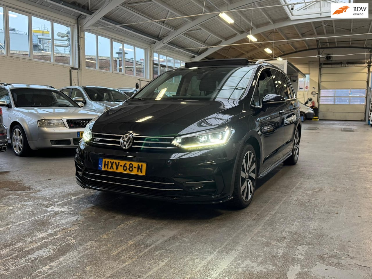 Volkswagen Touran - 1.8 TSI Highline 7p R-Line Panorama/Xenon/Camera… - AutoWereld.nl
