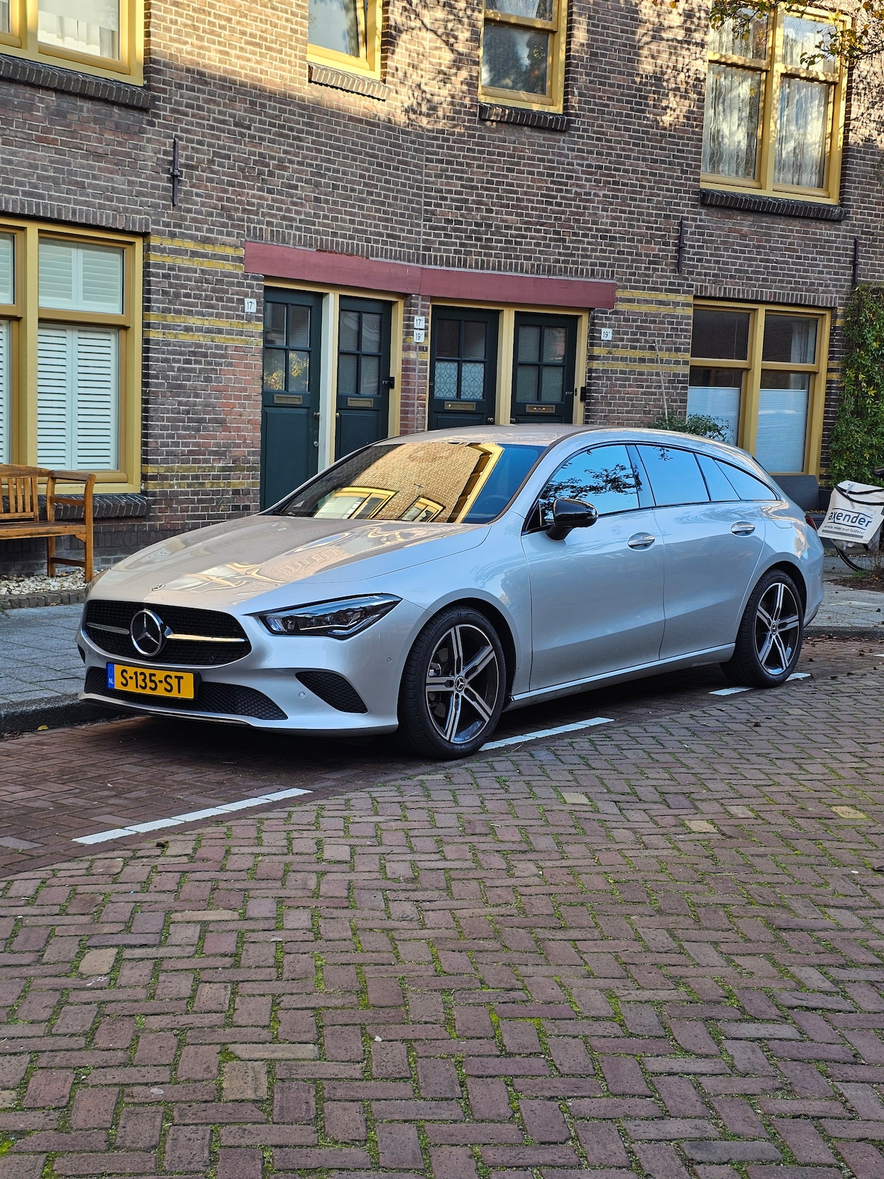 Mercedes-Benz CLA-klasse Shooting Brake - 180 Luxury Line Particulier 1e Eigenaar  Mercedes CLA Shooting Brake is in Nieuwstaat - AutoWereld.nl