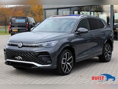 Volkswagen Tiguan - 1.5 eHybrid R-Line Edition 272pk PANO LEER H/K TREKHAAK 20" NIEUWE AUTO