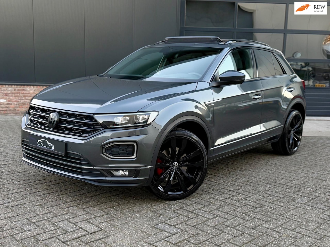 Volkswagen T-Roc - 1.5 TSI Highline R-Line Blackstyle/Pano/Navi/Led/Virt/Garantie - AutoWereld.nl