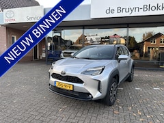 Toyota Yaris Cross - 1.5 Hybrid 130pk Dynamic Comfort dodehoekdetectie / stoelverwarming / stuurwielverwarming